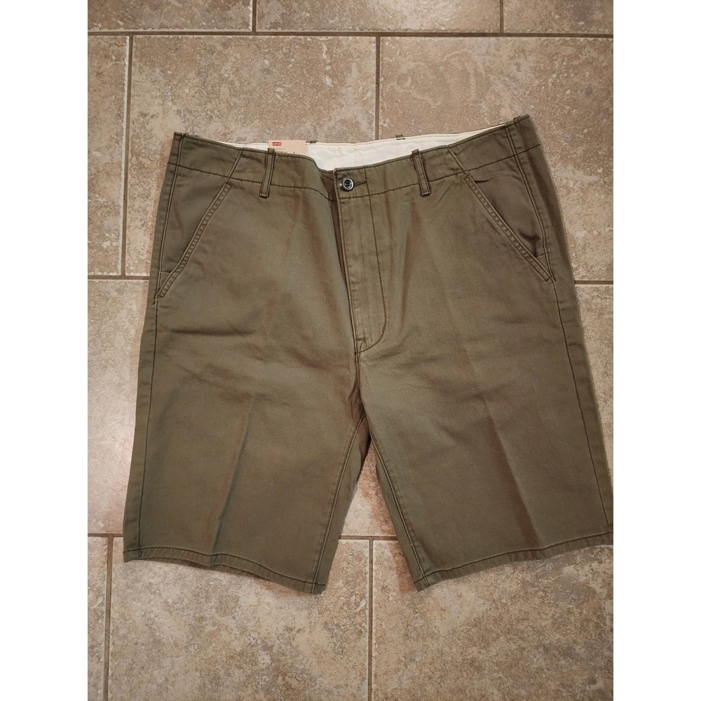 Levis Mens Chino Shorts Olive Green Drab Size 38 NWT Casual Flat Front Cotton